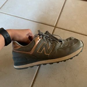 NEW BALANCES 574 DARK GRAY AND ROSE GOLD WOMENS 7